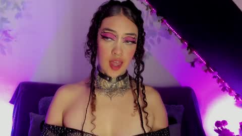 Cata green model independient online show from 28, 1, 2025