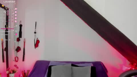 Cata green model independient online show from 11, 3, 2025