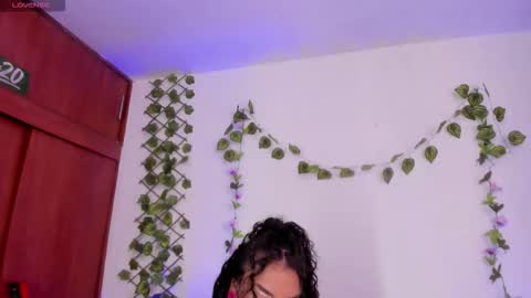 Cata green model independient online show from 10, 9, 2025