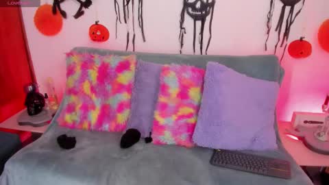 Cata green model independient online show from 6, 10, 2025