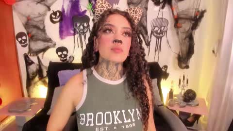 Cata green model independient online show from 16, 10, 2025