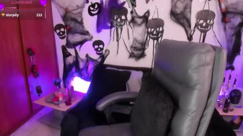 Cata green model independient online show from 21, 10, 2025