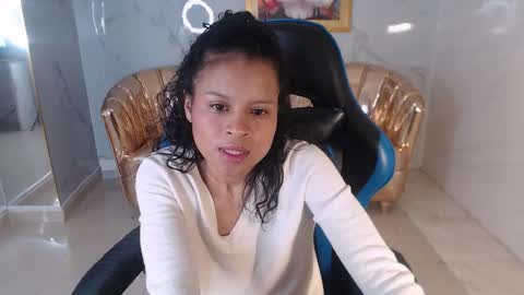 Snapshot of catalina5_s chatting on 19, 12, 2025 Catalina online show from 19, 12, 2025