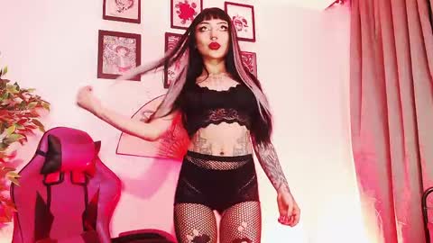 Snapshot of cati_petite chatting on 13, 5, 2026 Cati help me reach my goal of 100 thumbs up again 3 online show from 13, 5, 2026