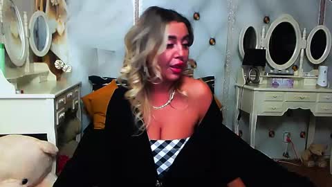 Snapshot of catpussy4 chatting on 7, 10, 2025 lauren online show from 7, 10, 2025