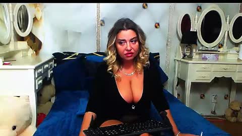 Snapshot of catpussy4 chatting on 24, 11, 2025 lauren online show from 24, 11, 2025