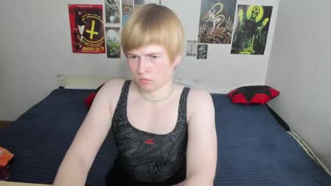 cattie_w_ online show from 14, 4, 2026