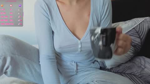 Snapshot of cbhotblonde chatting on 4, 10, 2025 Folow my instagram cuteback7272 and onlyfans cbhotblonde1 online show from 4, 10, 2025