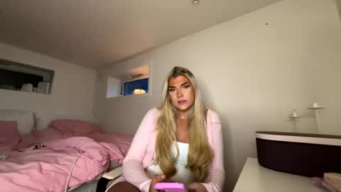 Snapshot of ccdollx chatting on 15, 7, 2026 ccdollx online show from 15, 7, 2026