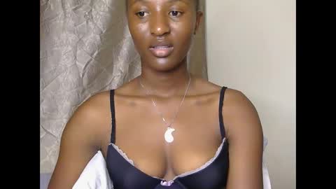 Snapshot of cee_queen chatting on 31, 5, 2026 cee_queen online show from 31, 5, 2026