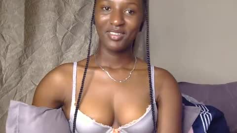 Snapshot of cee_queen chatting on 19, 6, 2026 cee_queen online show from 19, 6, 2026