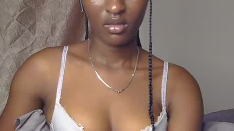 Snapshot of cee_queen chatting on 23, 6, 2026 cee_queen online show from 23, 6, 2026