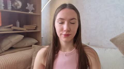 Josie Manesi online show from 10, 9, 2025