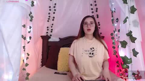 Hello guys my name is Sofi and Lizzie and  Vanessa online show from 26, 2, 2025