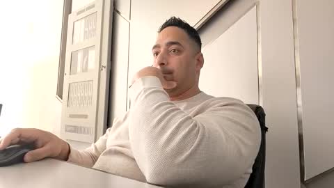 Snapshot of champ_yo chatting on 12, 10, 2025 Champ online show from 12, 10, 2025