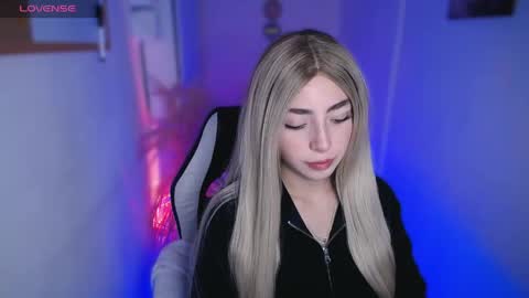 Snapshot of channel_blonde_a chatting on 27, 4, 2026 channel_blonde_a online show from 27, 4, 2026