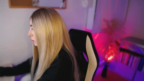 Snapshot of channel_blonde_a chatting on 4, 5, 2026 channel_blonde_a online show from 4, 5, 2026