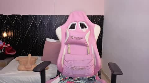 Snapshot of channel_brunette chatting on 9, 5, 2026 Chanel online show from 9, 5, 2026