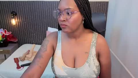 Snapshot of channel_brunette chatting on 4, 6, 2026 Chanel online show from 4, 6, 2026