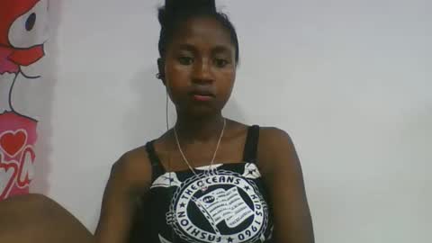 Snapshot of chantale483461 chatting on 19, 4, 2026 chantale483461 online show from 19, 4, 2026
