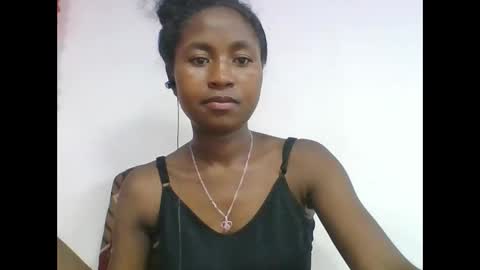 Snapshot of chantale483461 chatting on 19, 4, 2026 chantale483461 online show from 19, 4, 2026