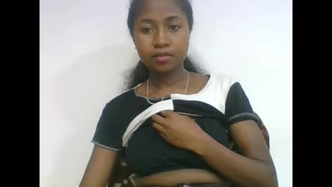 Snapshot of chantale483461 chatting on 28, 5, 2026 chantale483461 online show from 28, 5, 2026