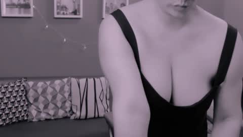 Snapshot of chantallovely chatting on 8, 12, 2024 The Queen online show from 8, 12, 2024