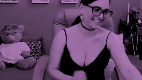 Snapshot of chantallovely chatting on 25, 4, 2026 The Queen online show from 25, 4, 2026