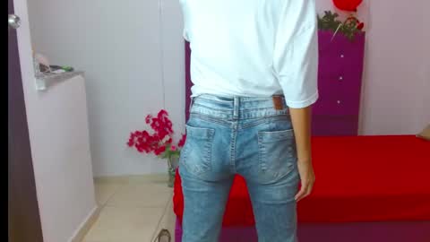 Snapshot of chantalsemenova2023 chatting on 5, 1, 2025 chantal sweety and horny latina for u online show from 5, 1, 2025