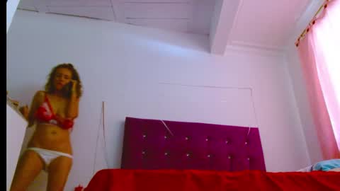Snapshot of chantalsemenova2023 chatting on 14, 1, 2025 chantal sweety and horny latina for u online show from 14, 1, 2025