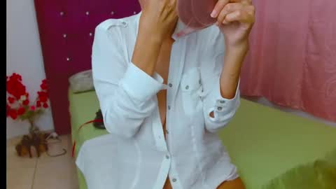 Snapshot of chantalsemenova2023 chatting on 25, 1, 2025 chantal sweety and horny latina for u online show from 25, 1, 2025
