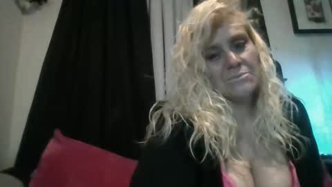 Snapshot of chaosangel33 chatting on 26, 10, 2025 Ms. Behaving online show from 26, 10, 2025