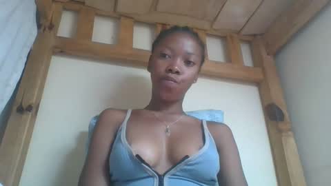 Snapshot of chariola0101 chatting on 19, 2, 2025 chariola0101 online show from 19, 2, 2025