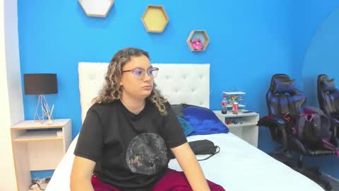 Charles y Elara online show from 29, 1, 2025