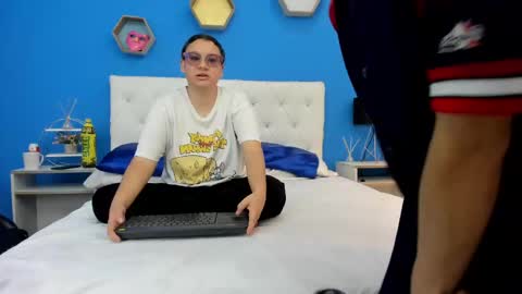 Charles y Elara online show from 3, 3, 2025