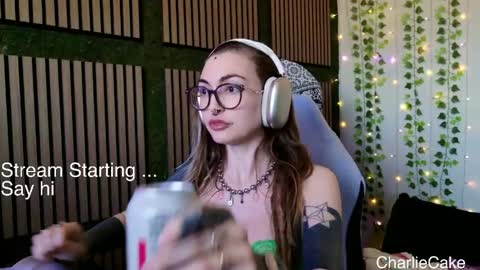 Snapshot of charliecake chatting on 1, 5, 2026 Charlie Cake online show from 1, 5, 2026