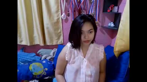 Sweetieeche online show from 12, 4, 2026