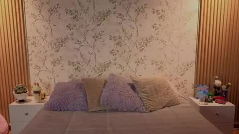 Snapshot of charlote__miller chatting on 2, 5, 2026 You honey online show from 2, 5, 2026