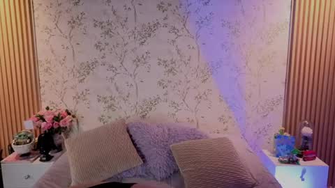 Snapshot of charlote__miller chatting on 27, 5, 2026 You honey online show from 27, 5, 2026