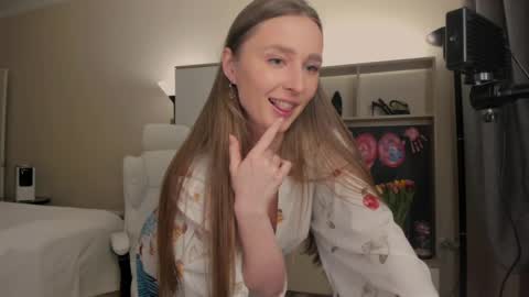 CharlottaWells online show from 8, 3, 2025