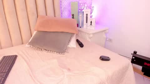 Snapshot of charlotte__08 chatting on 24, 1, 2025 Charlotte online show from 24, 1, 2025