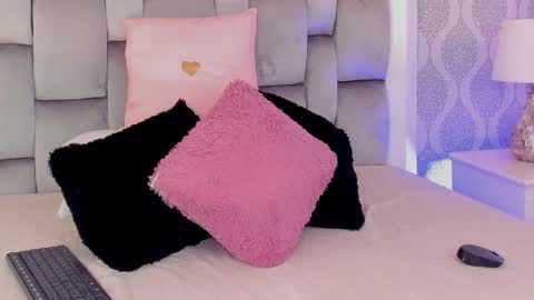Snapshot of charlotte__08 chatting on 17, 9, 2025 Charlotte online show from 17, 9, 2025