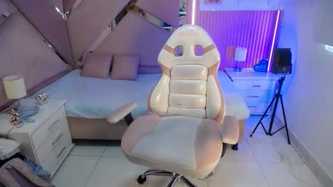 Charlotte  online show from 11, 10, 2025