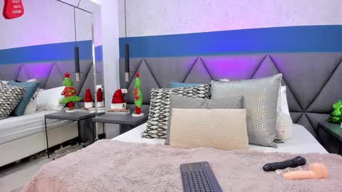 Snapshot of charlotte_copper chatting on 22, 12, 2024 Charlotte online show from 22, 12, 2024
