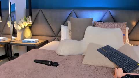 Snapshot of charlotte_copper chatting on 24, 2, 2025 Charlotte online show from 24, 2, 2025