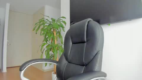 Snapshot of charlotte_tiller chatting on 2, 5, 2026 Yuli online show from 2, 5, 2026