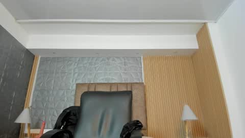 Charlotte  Everyday From 0700 to 1300 Col Time online show from 15, 4, 2026