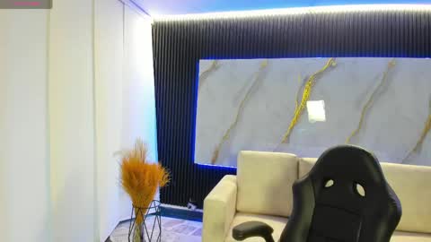 Charlotte  Everyday From 0700 to 1300 Col Time online show from 17, 4, 2026