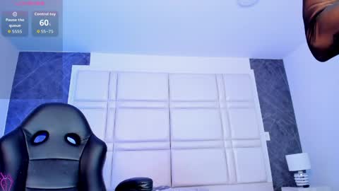 Snapshot of charlotte_whitee1 chatting on 2, 5, 2026 Charlotte Everyday From 0700 to 1300 Col Time online show from 2, 5, 2026