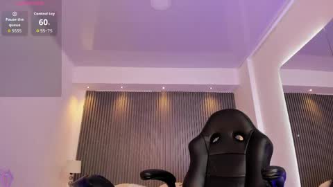 Snapshot of charlotte_whitee1 chatting on 4, 5, 2026 Charlotte Everyday From 0700 to 1300 Col Time online show from 4, 5, 2026